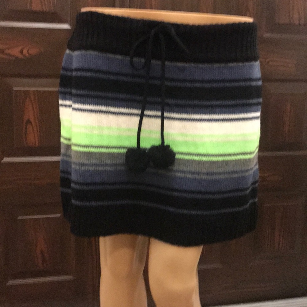 Larg skirt Black gray white green and blue